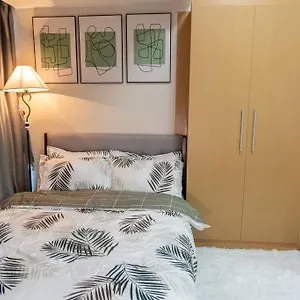https://a2j-luxury-2br-bgc-uptown-suite-near-uptown-mall.angeleshotels.net